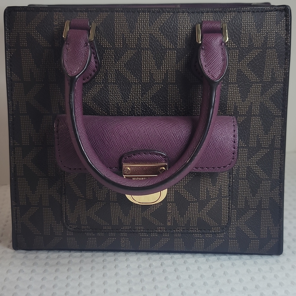 Michael Kors Purple Trim Signature MK Tote - Picture 5 of 7